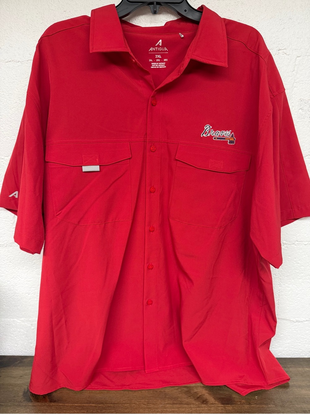 Antigua Men’s Red Braves Short-Sleeve Button-Down Shirt